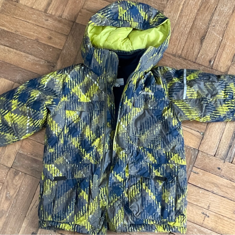 Boys ski jacket Columbia brand EUC💚💙